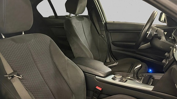 BMW 320d 17 of 17