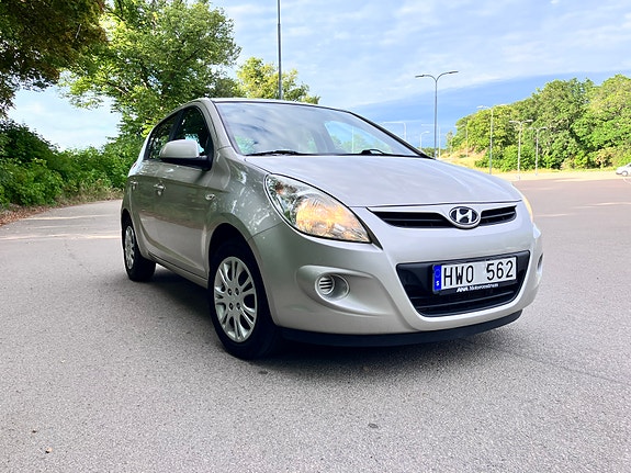 Hyundai i20 2 of 5