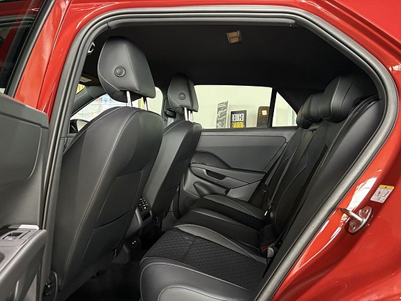 Volkswagen T-Roc 14 of 19