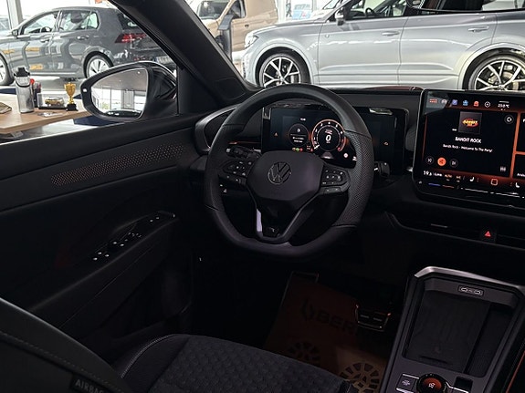 Volkswagen T-Roc 6 of 19