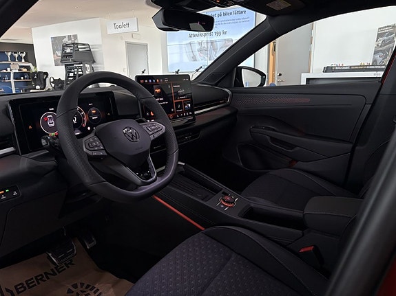 Volkswagen T-Roc 10 of 19