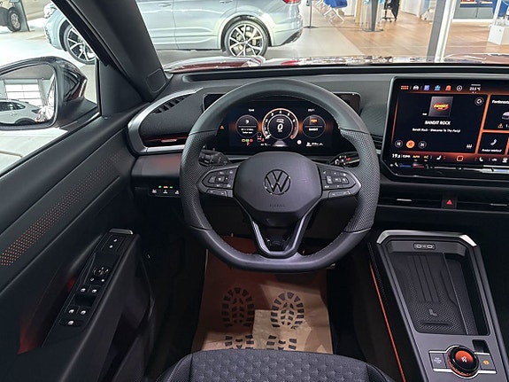 Volkswagen T-Roc 3 of 19