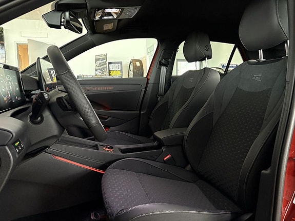 Volkswagen T-Roc 11 of 19
