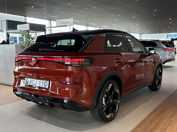Volkswagen T-Roc 17 of 19