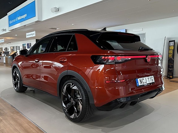 Volkswagen T-Roc 13 of 19