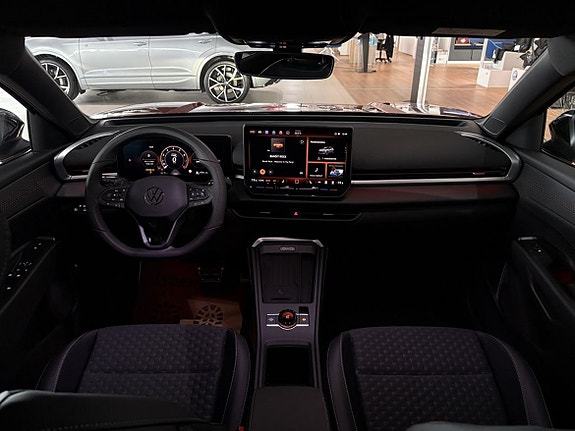 Volkswagen T-Roc 2 of 19