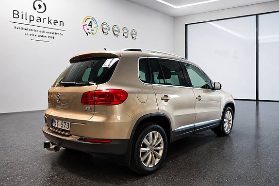 Volkswagen Tiguan 2 of 5