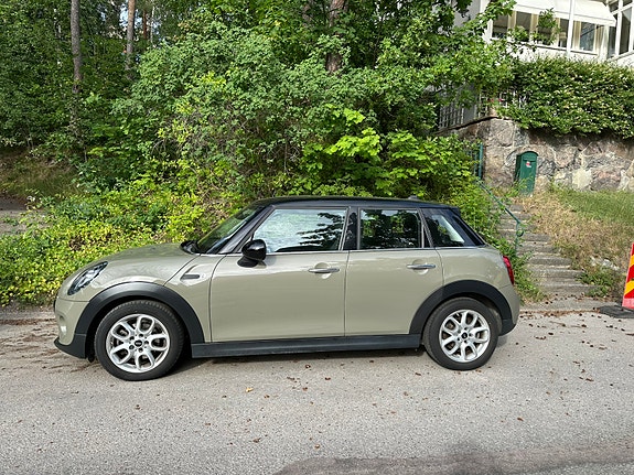 MINI Cooper 4 of 5