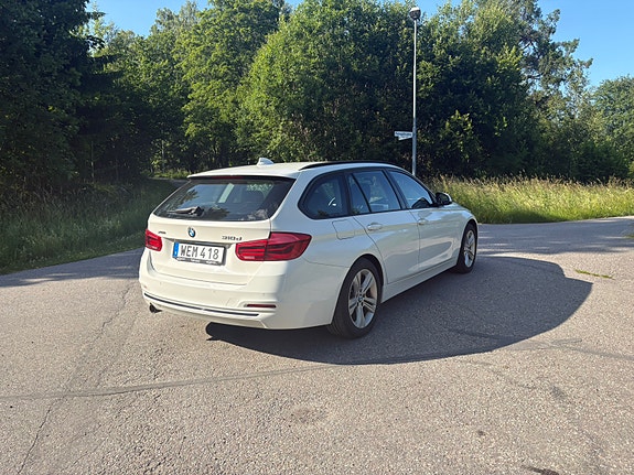 BMW 318d 4 of 5
