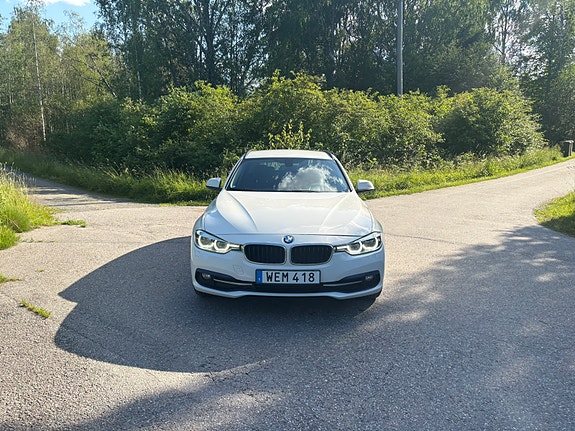 BMW 318d 2 of 5