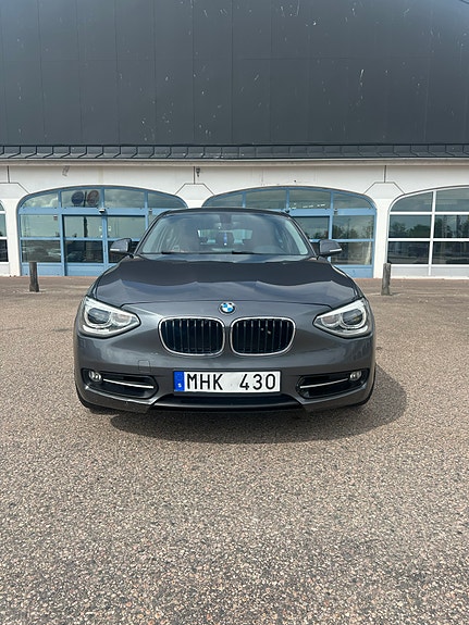 BMW 120d 2 of 5