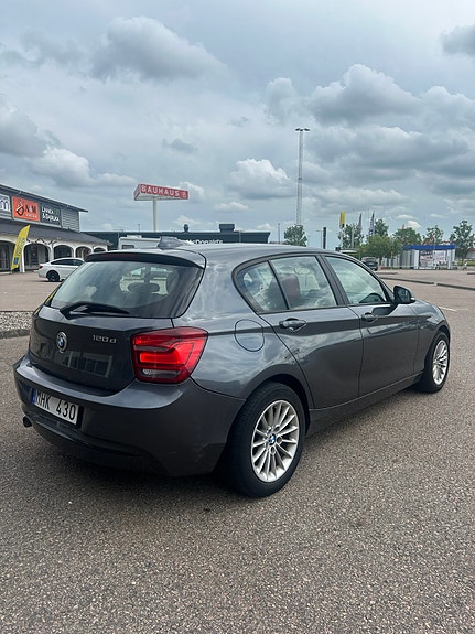 BMW 120d 4 of 5