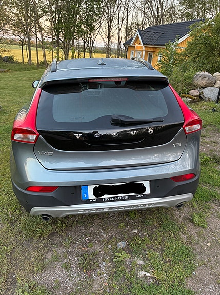Volvo V40 Cross Country 3 of 5