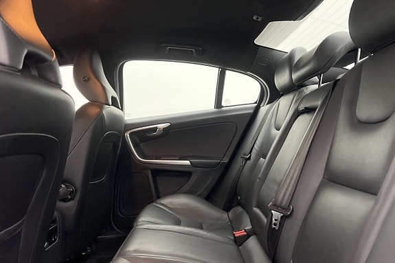 Volvo S60 14 of 30