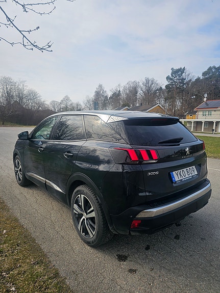 Peugeot 3008 2 of 5
