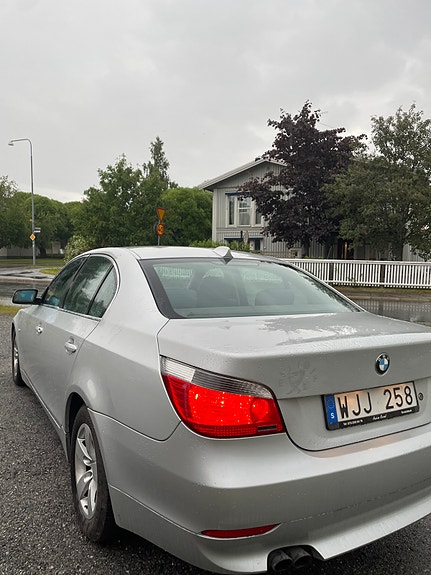 BMW 525i 2 of 5