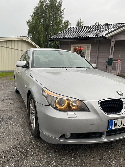 BMW 525i 4 of 5