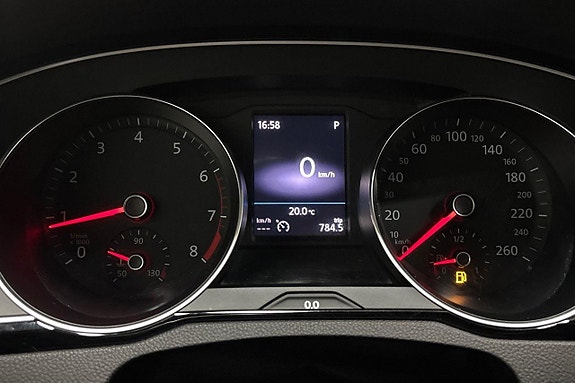 Volkswagen Passat 17 of 28