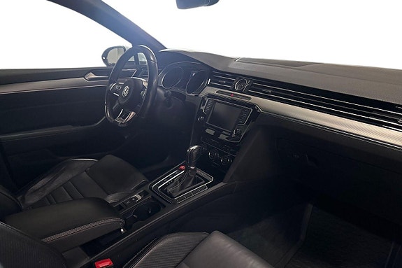 Volkswagen Passat 15 of 28
