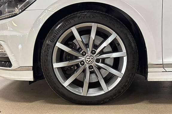 Volkswagen Passat 11 of 28