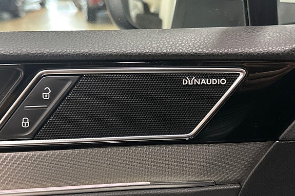Volkswagen Passat 25 of 28