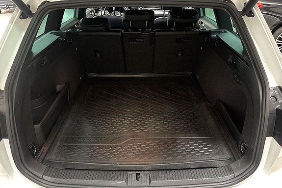 Volkswagen Passat 10 of 28