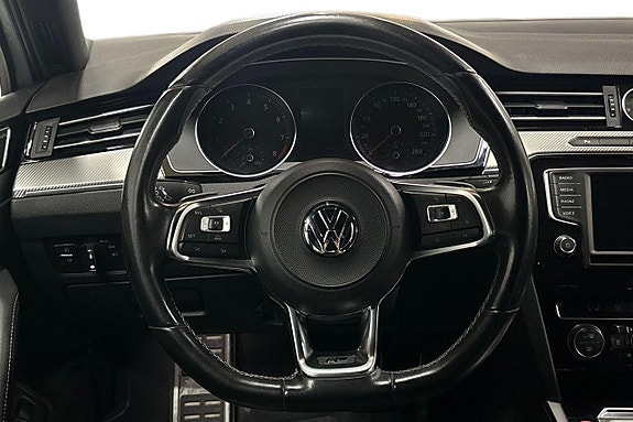 Volkswagen Passat 16 of 28