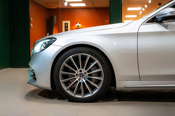 Mercedes-Benz S560 5 of 5