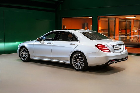 Mercedes-Benz S560 3 of 5