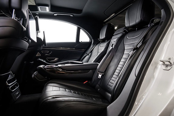 Mercedes-Benz S560 25 of 28