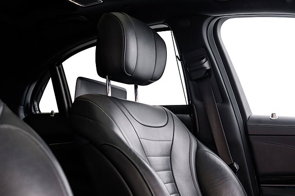 Mercedes-Benz S560 23 of 28