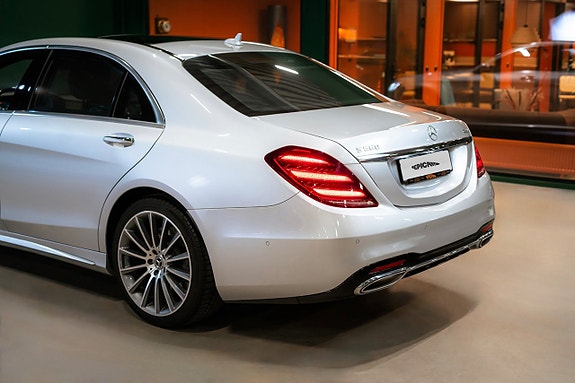 Mercedes-Benz S560 4 of 5