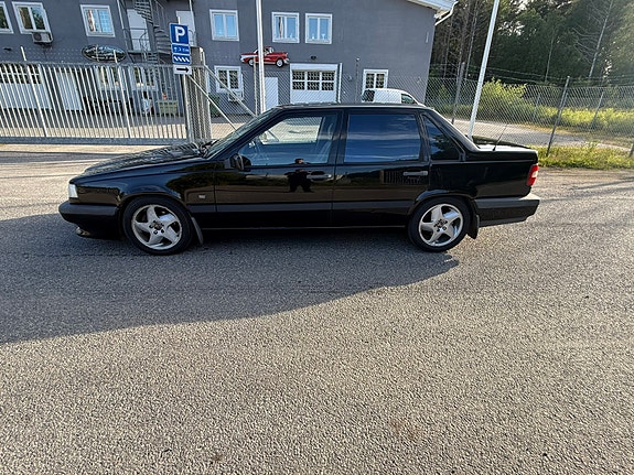 Volvo 850 2 of 5