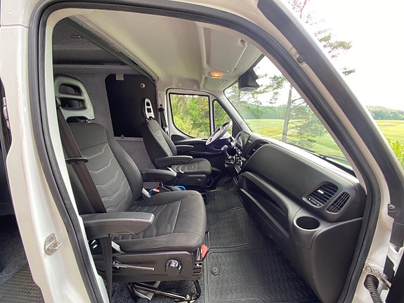 Iveco 35s17 4 of 5