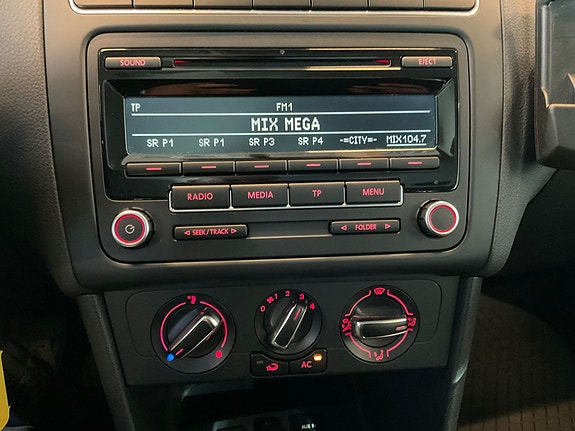 Volkswagen Polo 2 of 5