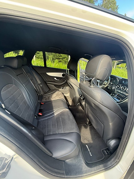 Mercedes-Benz C300 5 of 5