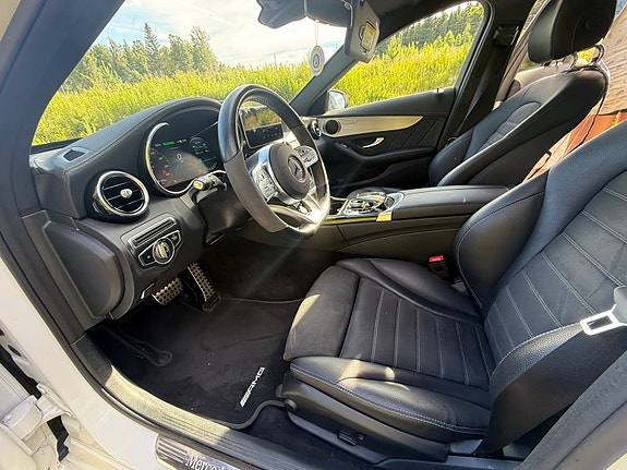 Mercedes-Benz C300 4 of 5