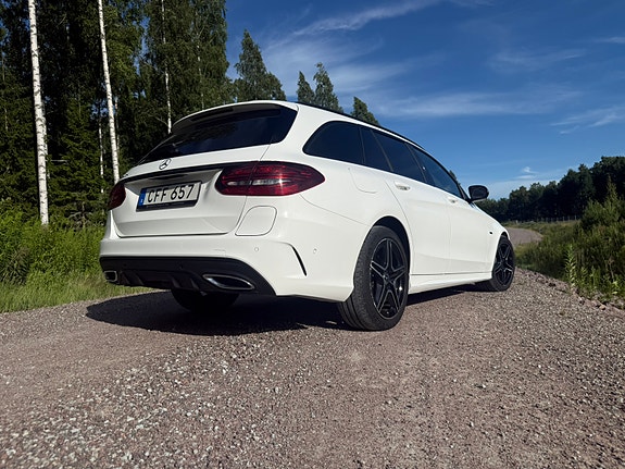 Mercedes-Benz C300 3 of 5