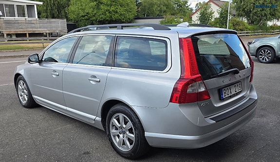 Volvo V70 2 of 5
