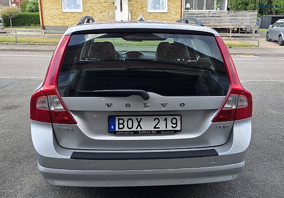 Volvo V70 3 of 5