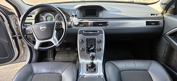 Volvo V70 11 of 18