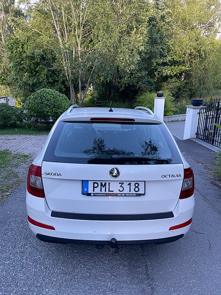 Skoda Octavia 2 of 5