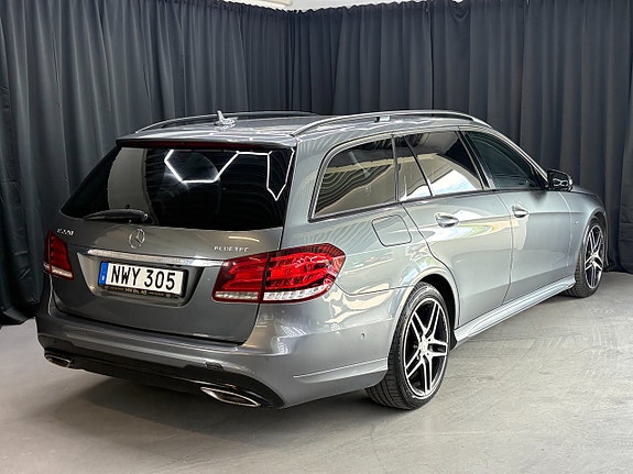 Mercedes-Benz E220 4 of 5