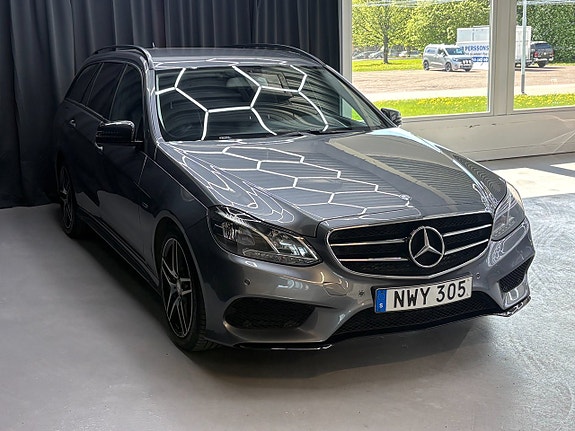 Mercedes-Benz E220 2 of 5