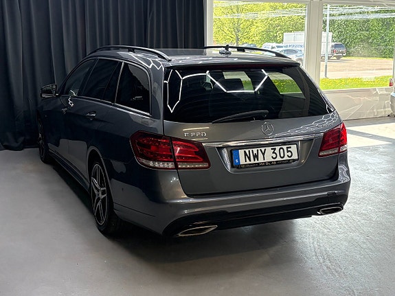 Mercedes-Benz E220 3 of 5