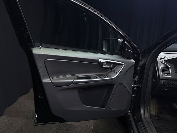 Volvo XC60 10 of 30