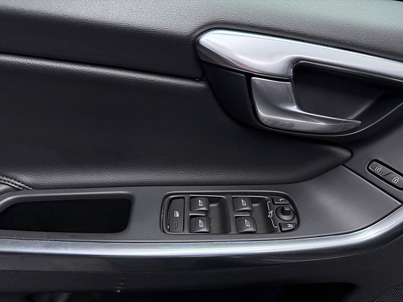 Volvo XC60 17 of 30