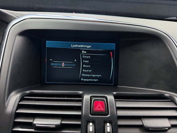 Volvo XC60 27 of 30
