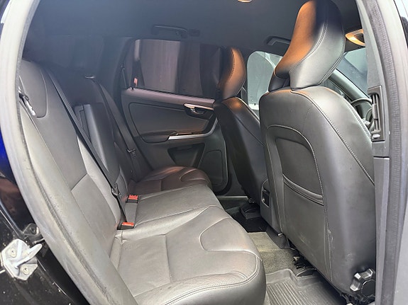 Volvo XC60 14 of 30