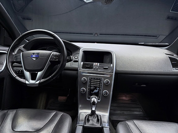 Volvo XC60 15 of 30